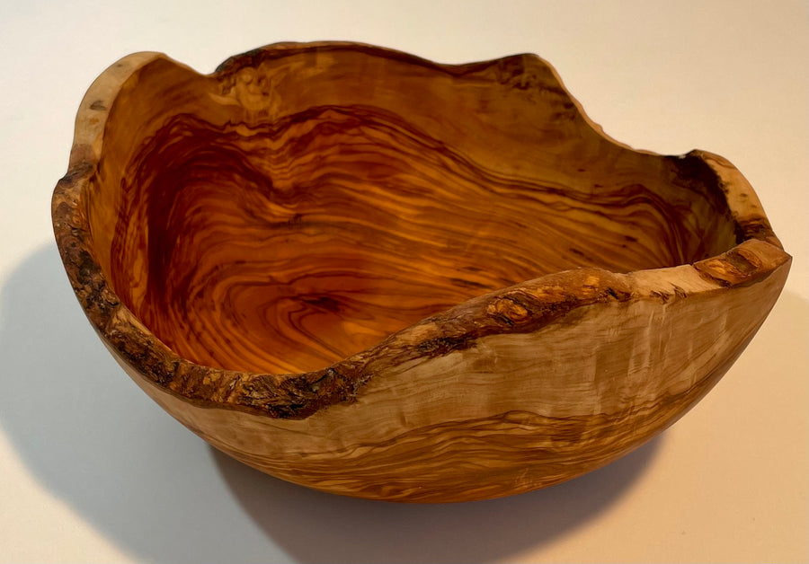 Natural bowl in olive wood